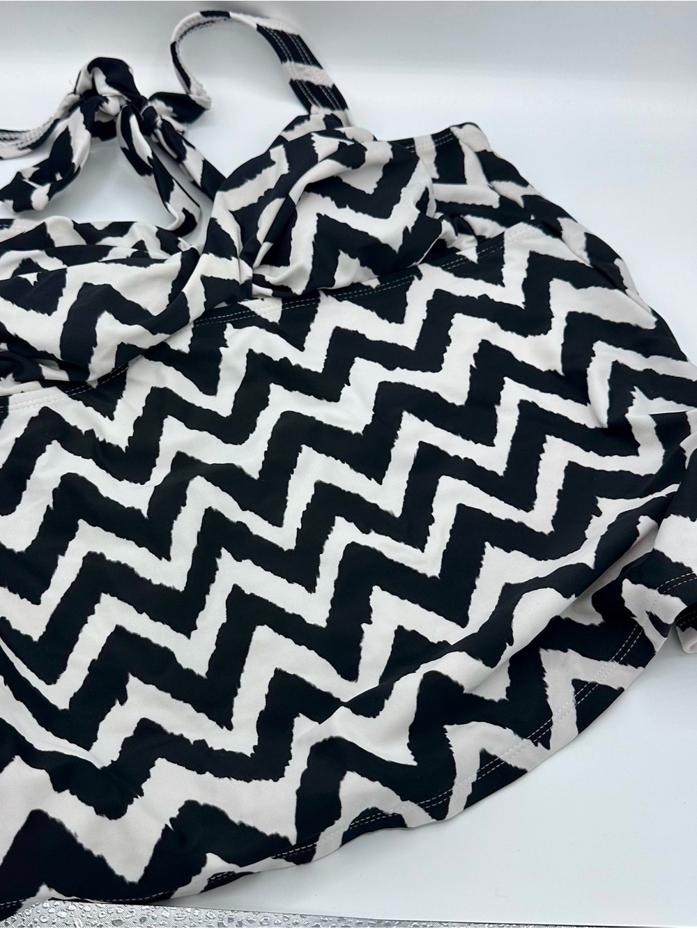 Catalina Black and White Chevron Halter Bikini Top Size L (1326)